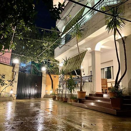 Mandarine Hostel Tiranë Luaran gambar