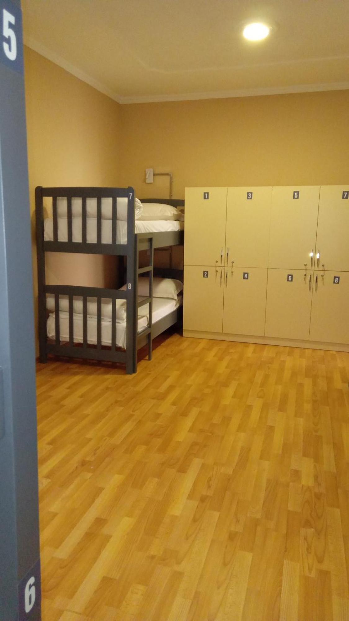 Mandarine Hostel Tiranë Luaran gambar