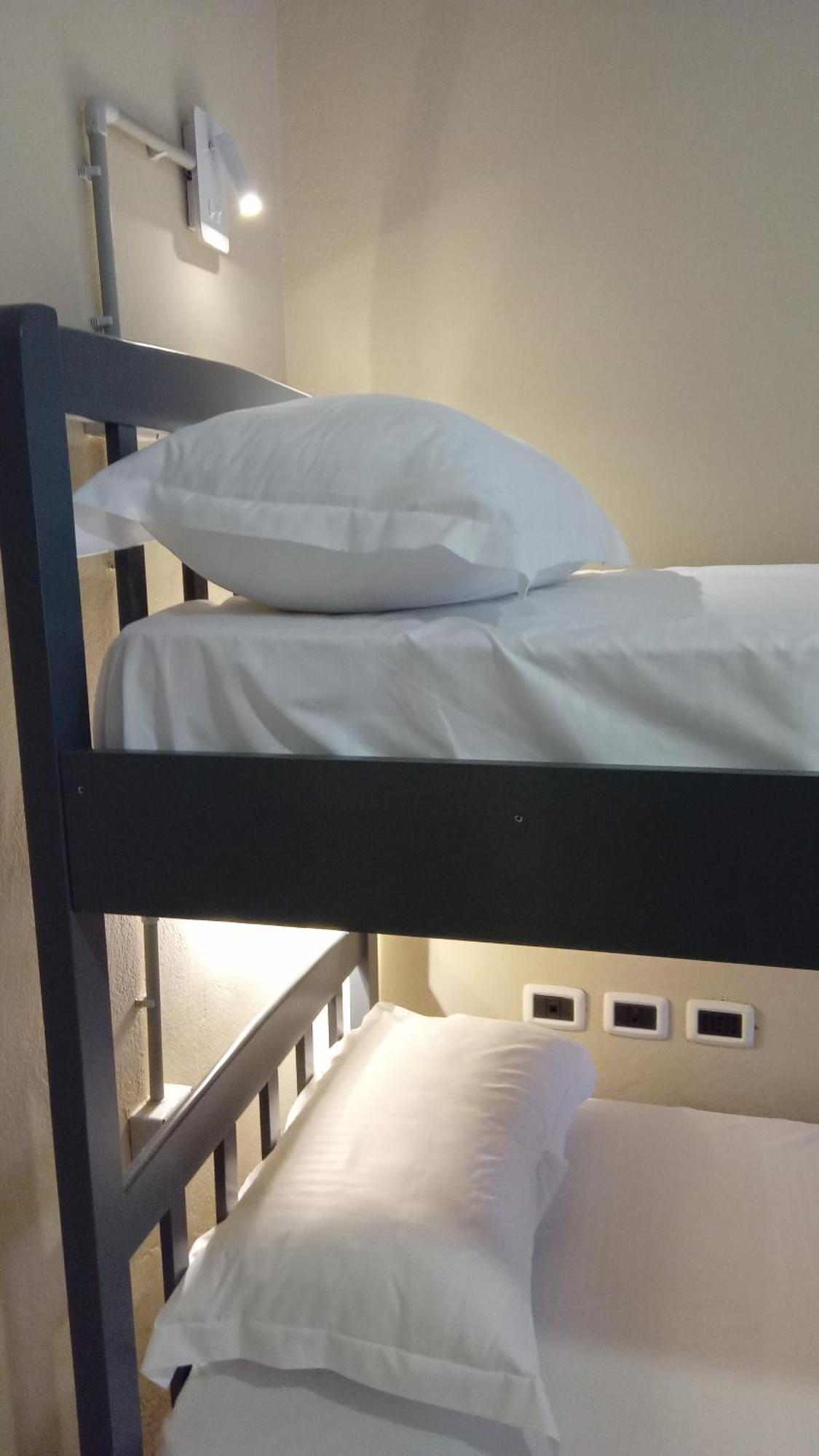 Mandarine Hostel Tiranë Luaran gambar