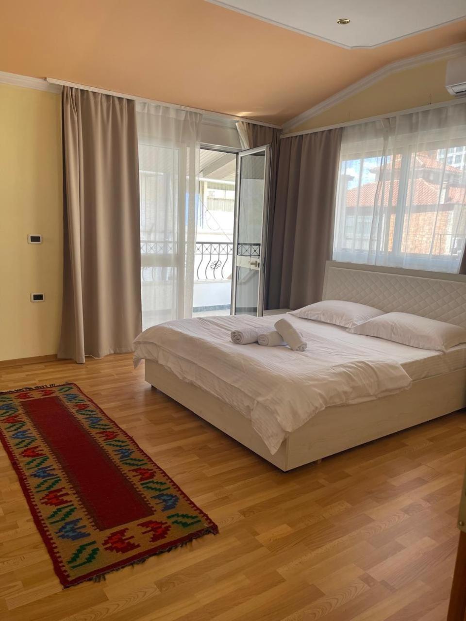 Mandarine Hostel Tiranë Luaran gambar