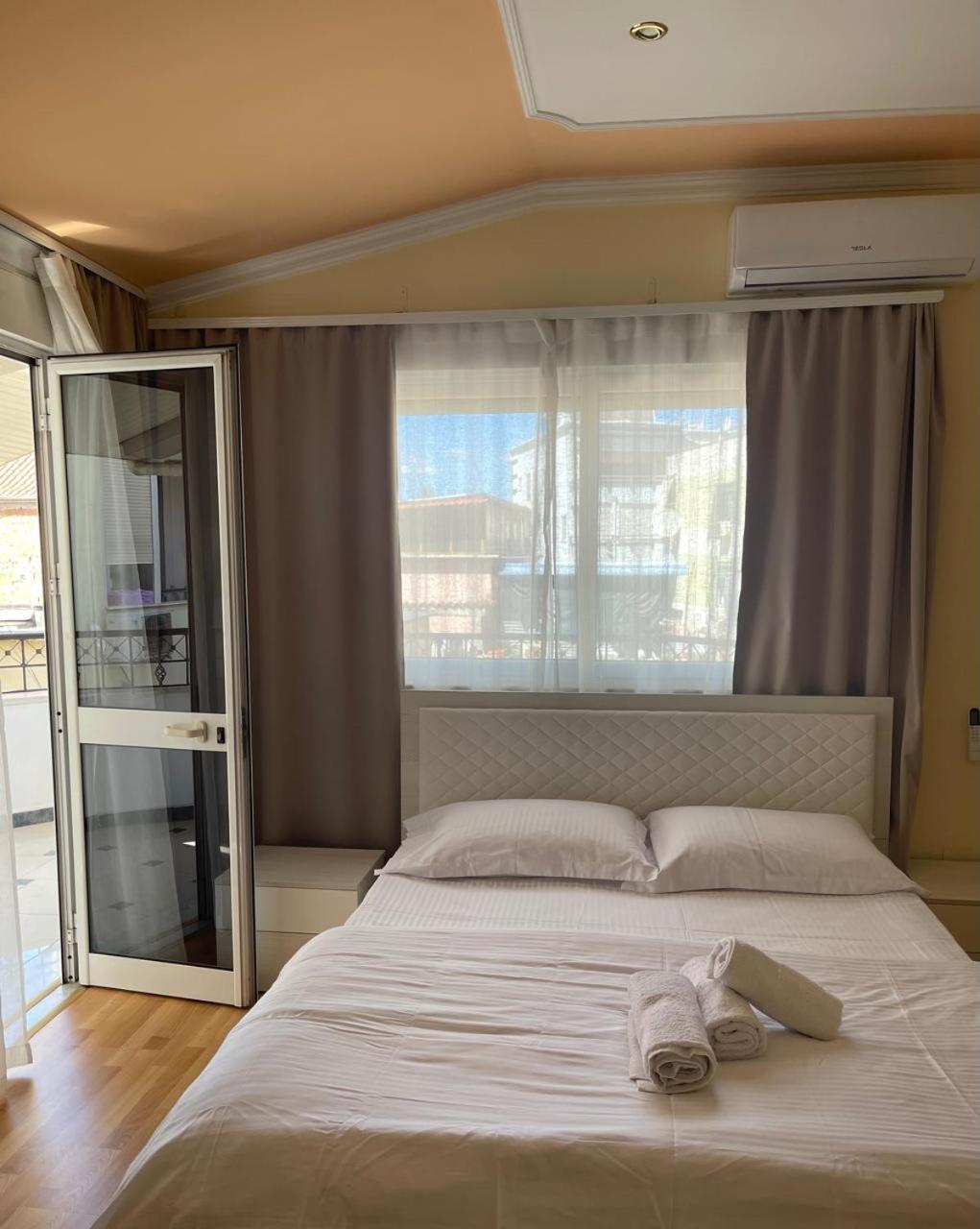 Mandarine Hostel Tiranë Luaran gambar