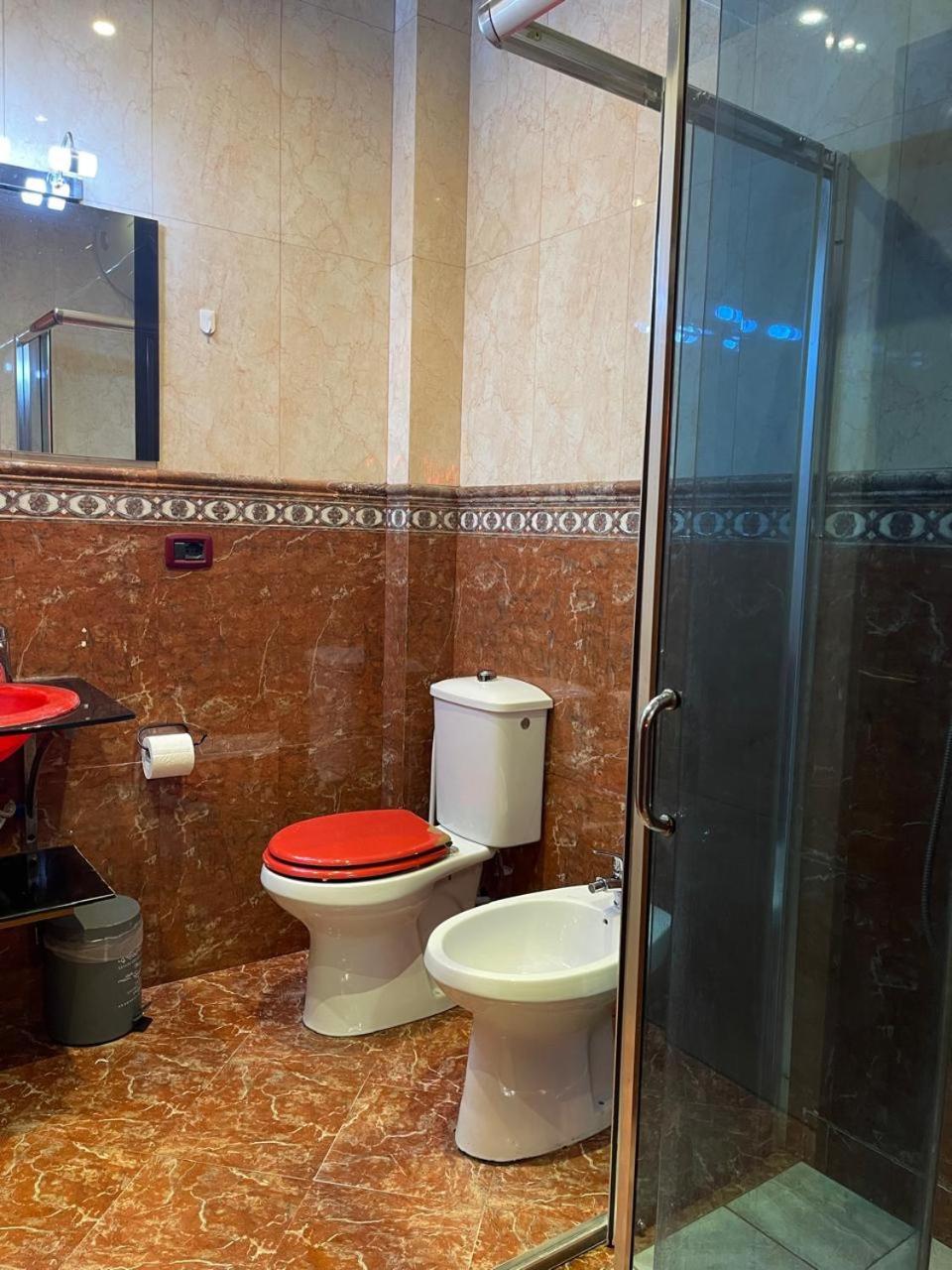 Mandarine Hostel Tiranë Luaran gambar
