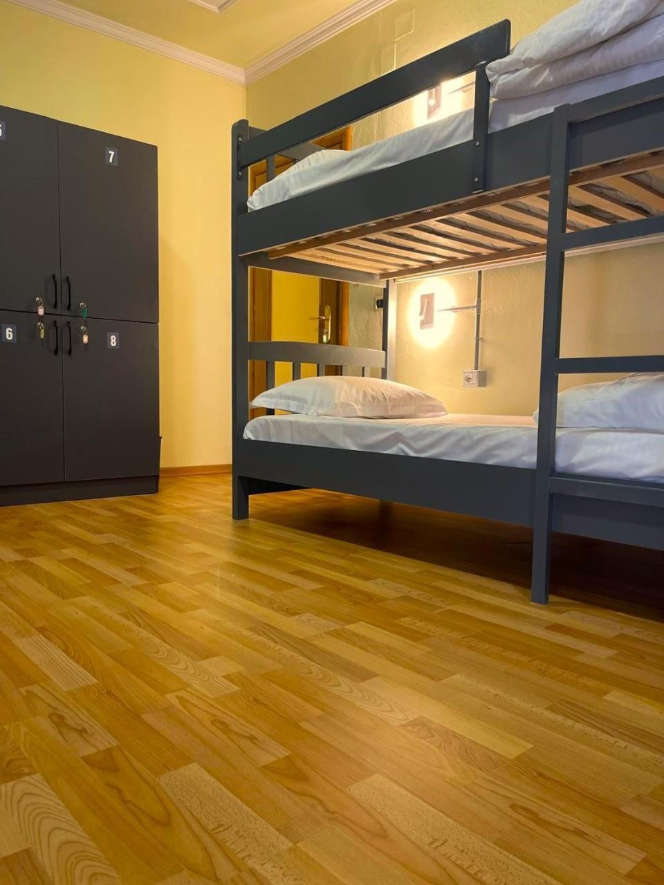Mandarine Hostel Tiranë Luaran gambar