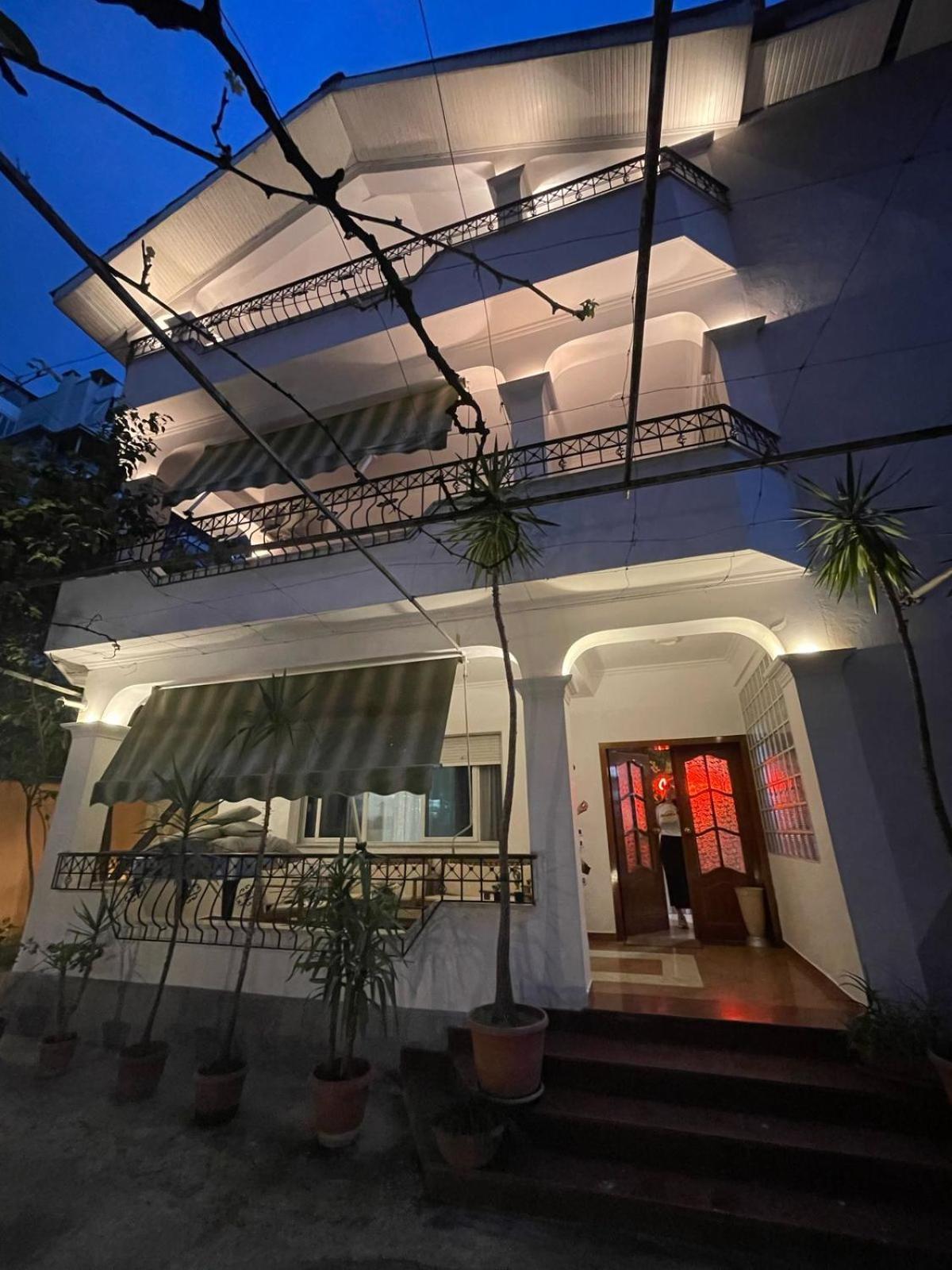 Mandarine Hostel Tiranë Luaran gambar