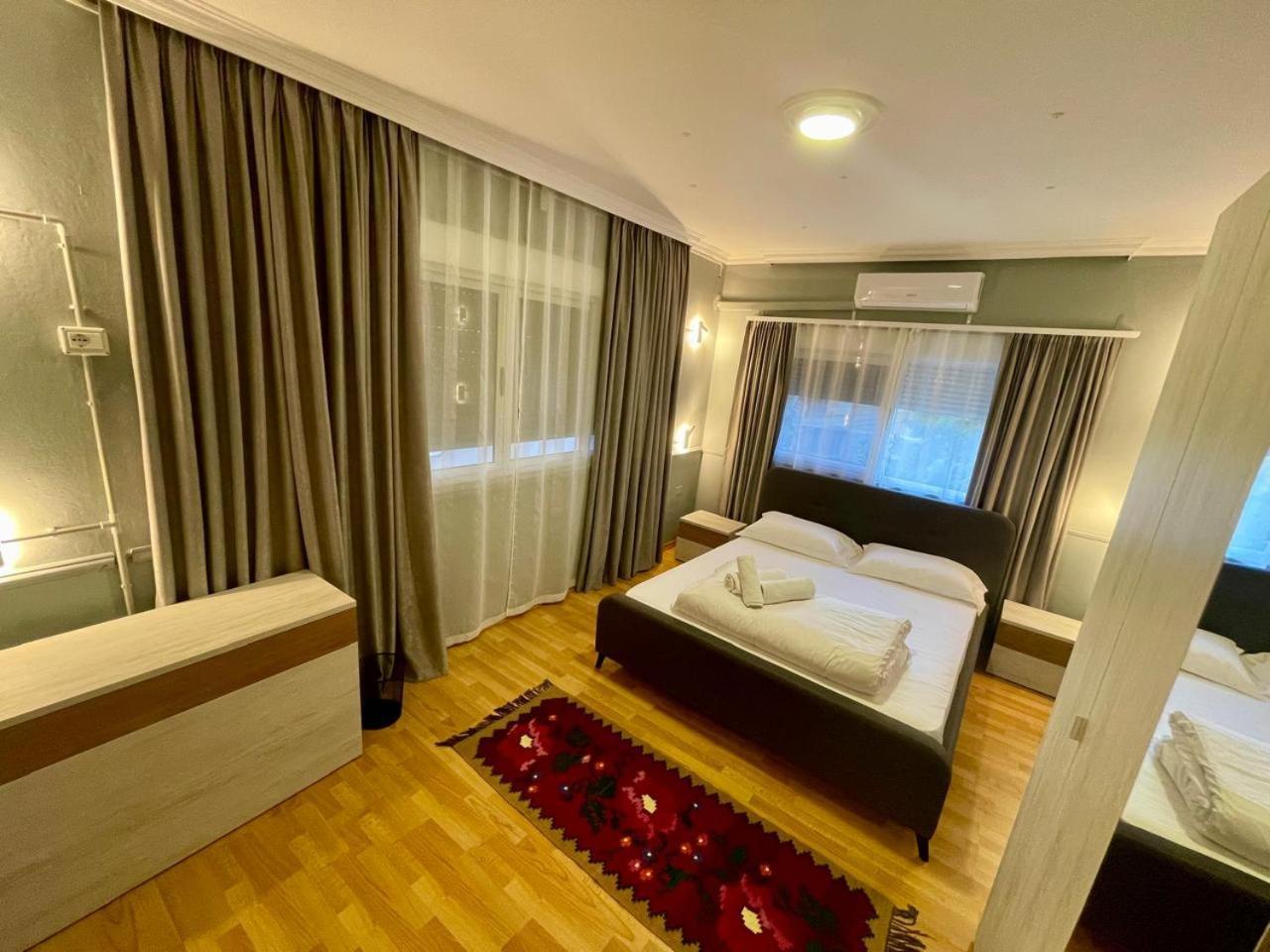 Mandarine Hostel Tiranë Luaran gambar