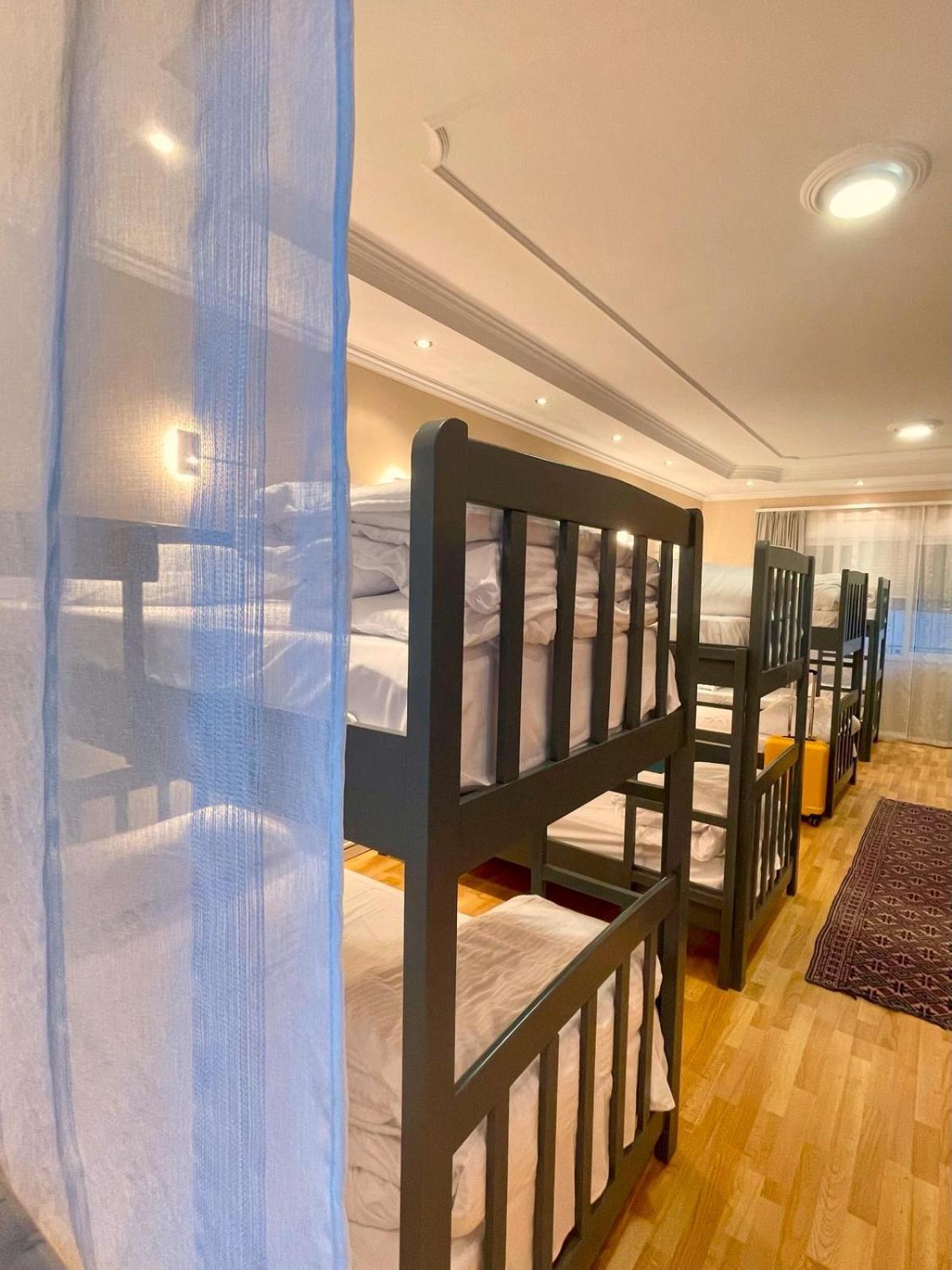 Mandarine Hostel Tiranë Luaran gambar